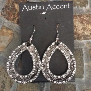 BNWT silv teardrop earrings w/ rhinestone accents